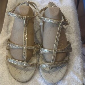 Alice + Olivia Nola Gold glittery dress sandals. 1” heel. 7.5